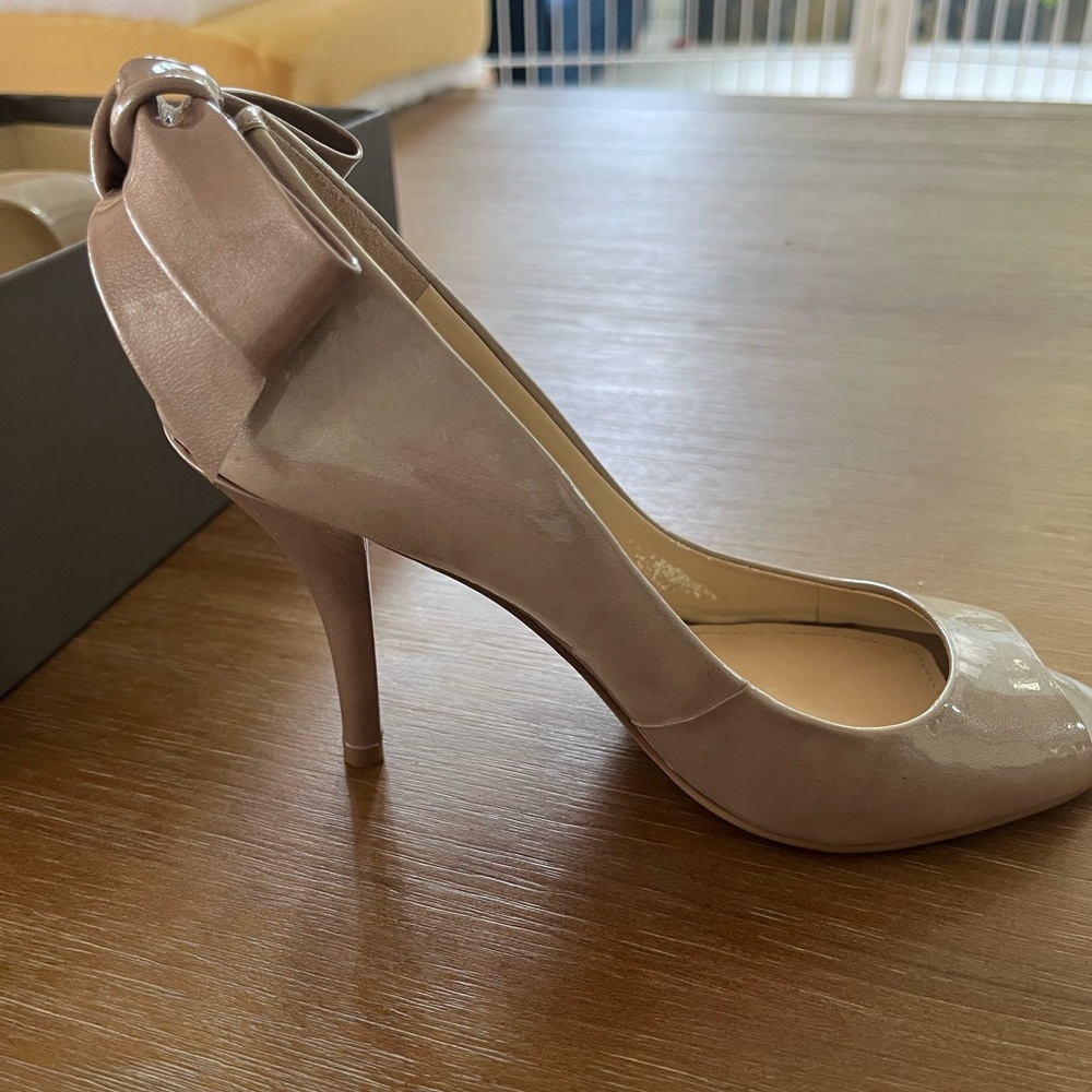 Enzo Angiolini 3.5 inch high heels, taupe, dark natural color